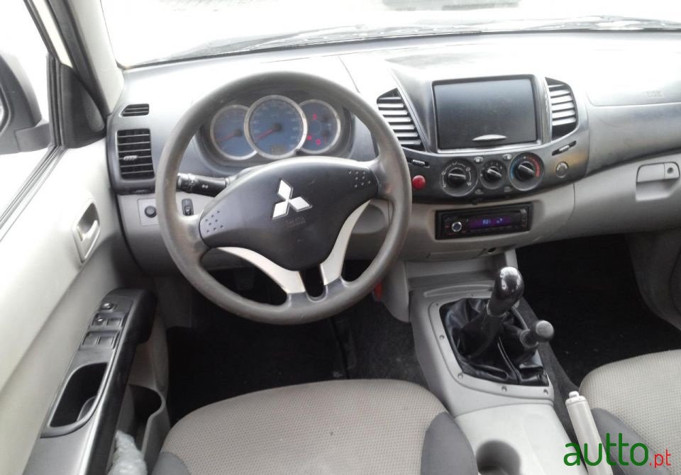 2010' Mitsubishi L 200 2.5D DI.D 4X4 photo #5