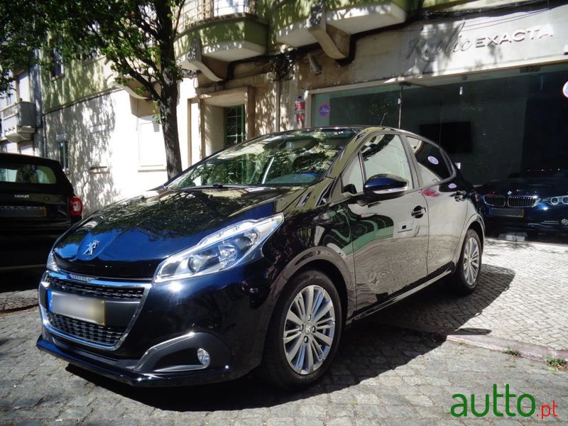 2019' Peugeot 208 photo #1