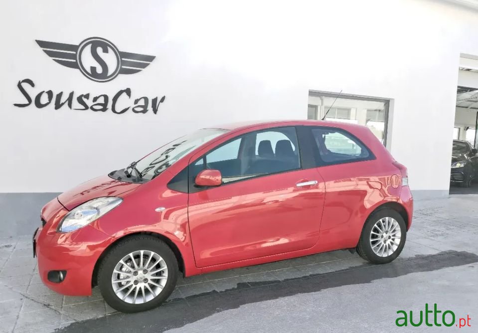 2011' Toyota Yaris photo #4