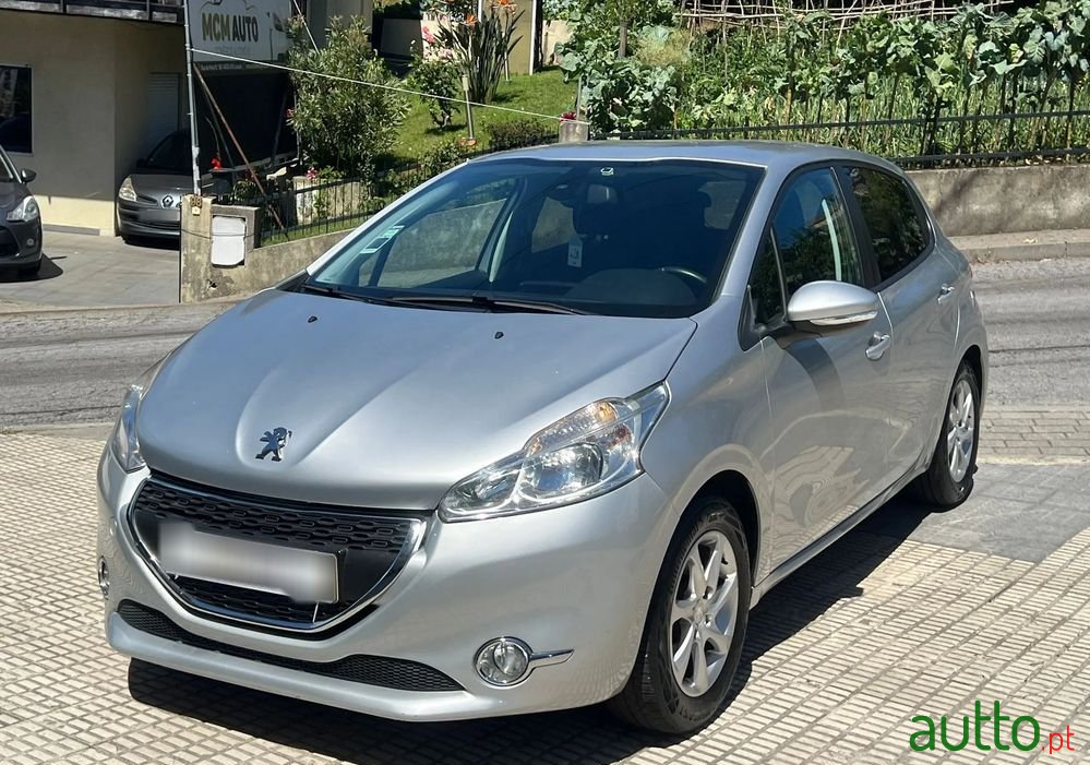 2014' Peugeot 208 1.2 Puretech Style photo #1