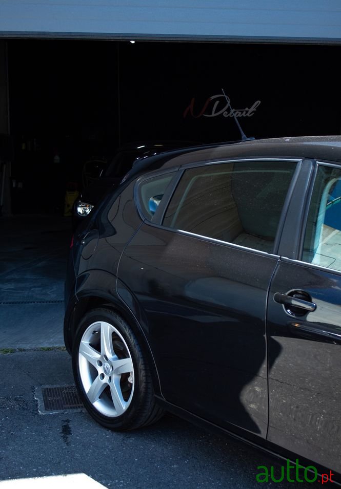 2011' SEAT Leon 1.6 Tdi Sport photo #4