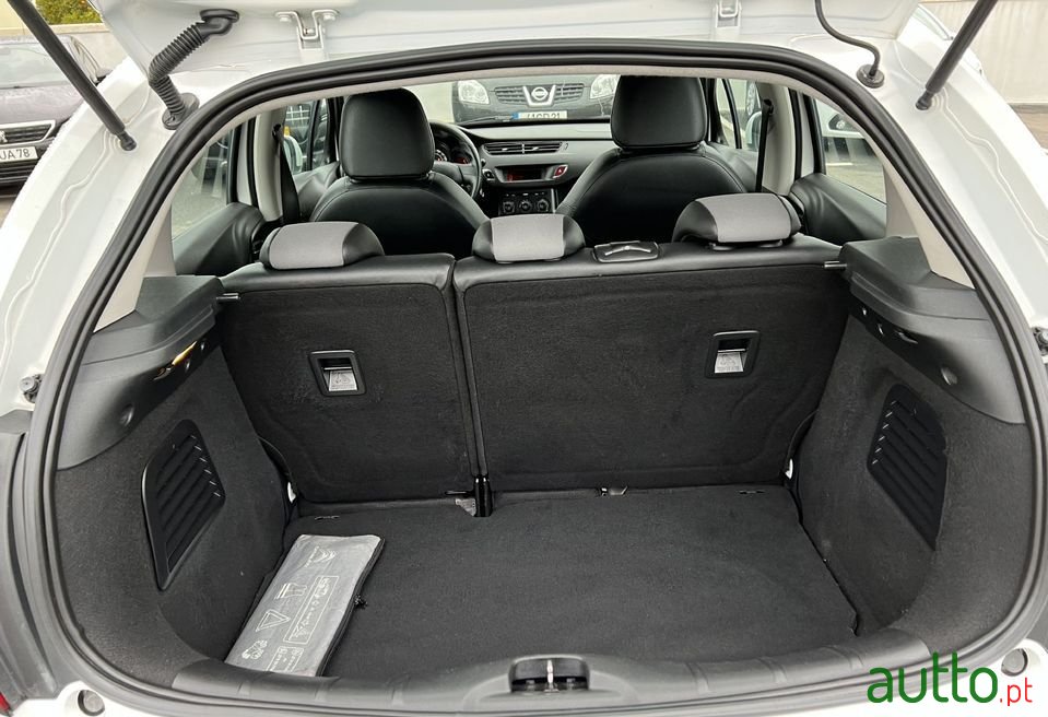 2011' Citroen C3 photo #4