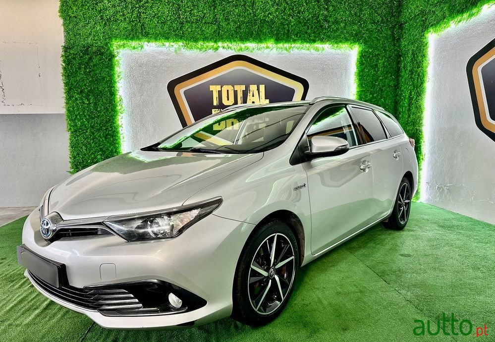 2016' Toyota Auris Touring Sports photo #1
