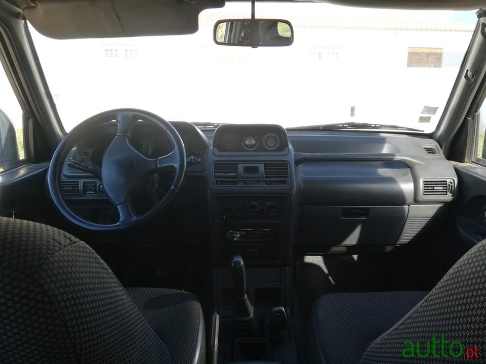 1997' Mitsubishi Pajero GLX photo #3