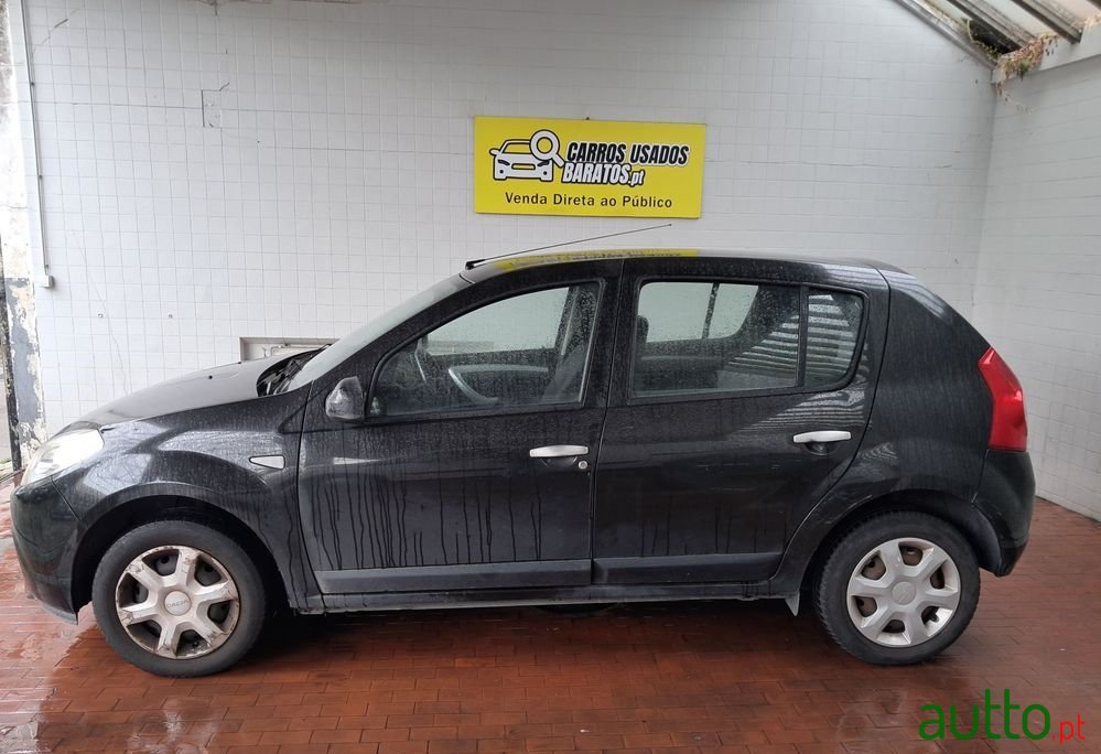 2010' Dacia Sandero 1.2 16V Pack photo #2