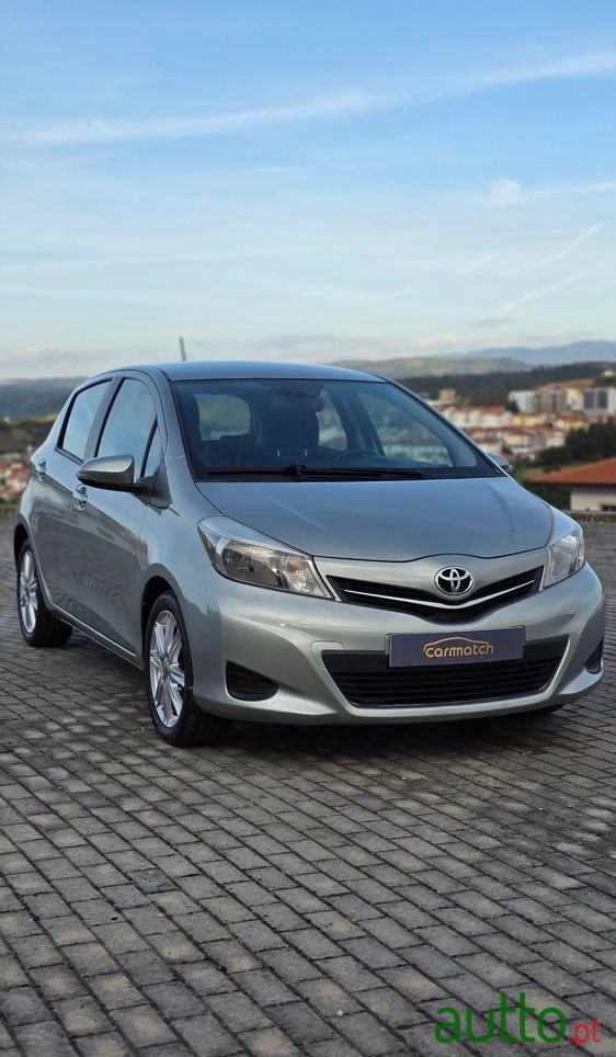 2012' Toyota Yaris photo #4