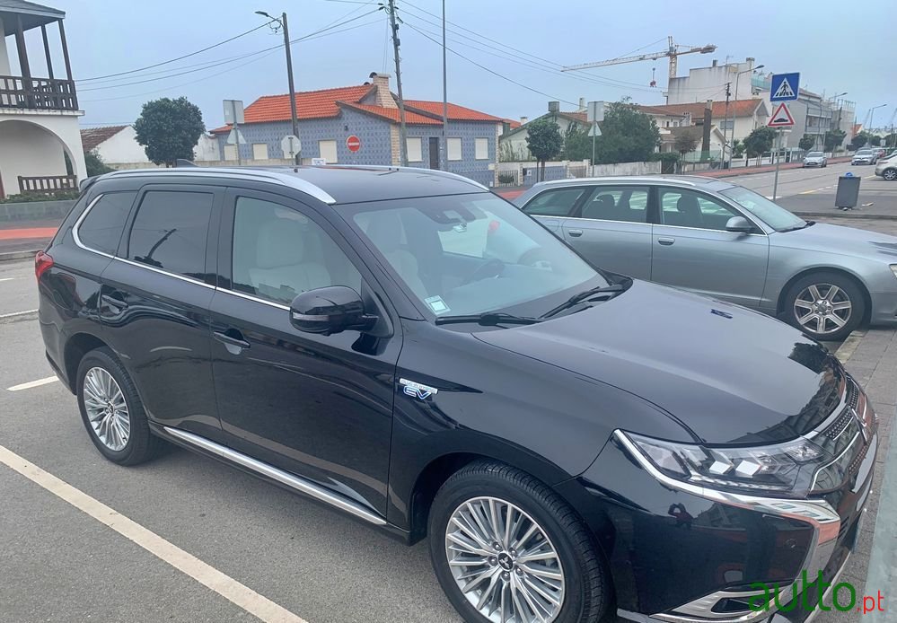 2019' Mitsubishi Outlander photo #1