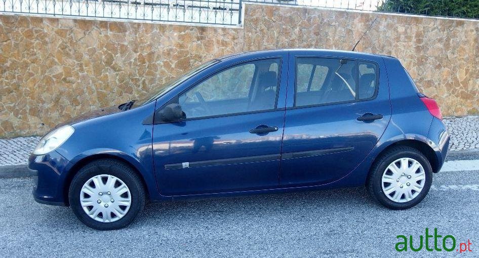 2006' Renault Clio Iii 1.2I 16V Confort photo #2