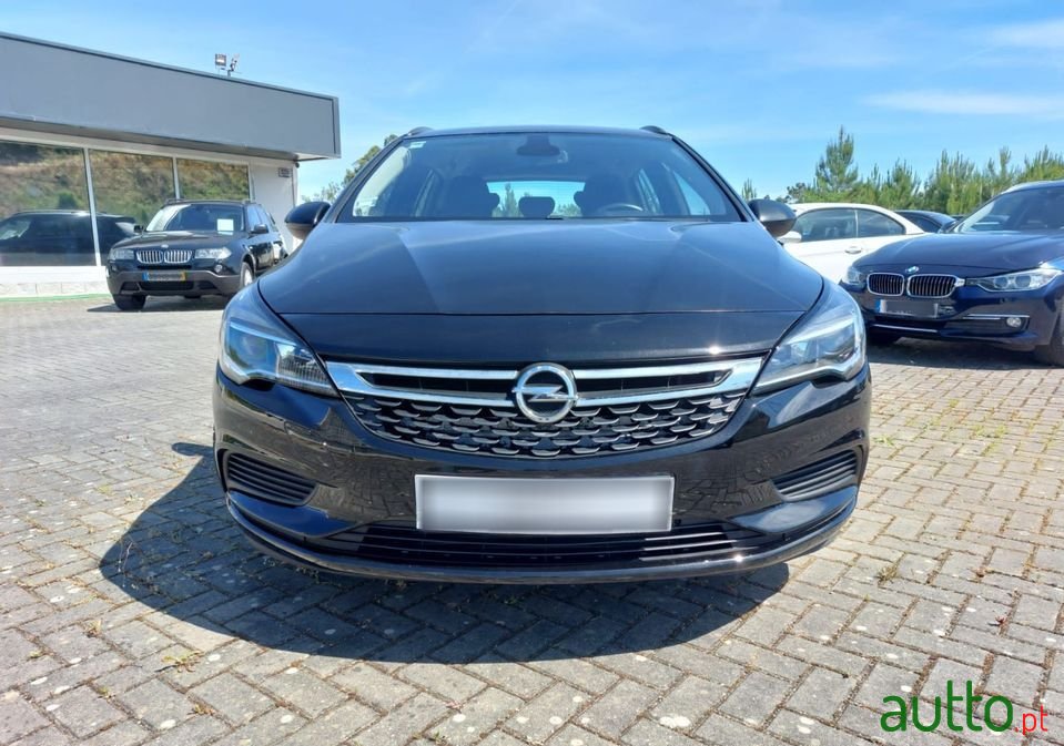 2018' Opel Astra Sports Tourer photo #2