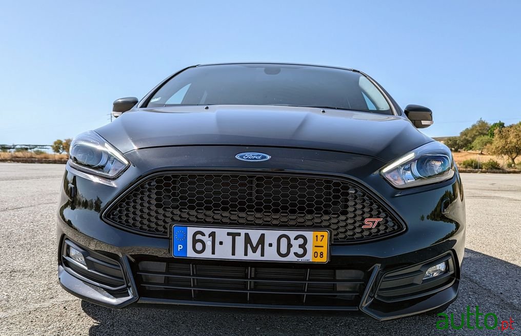 2017' Ford Focus photo #6