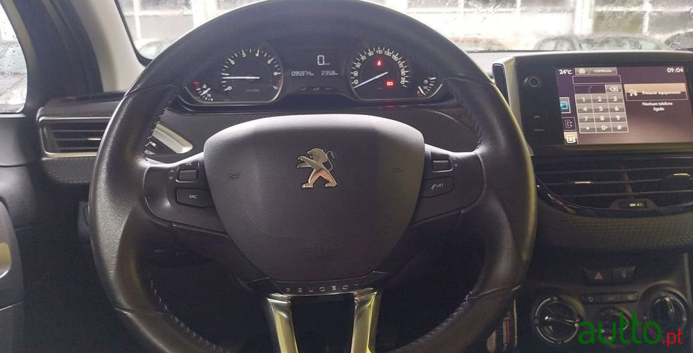 2016' Peugeot 2008 photo #5