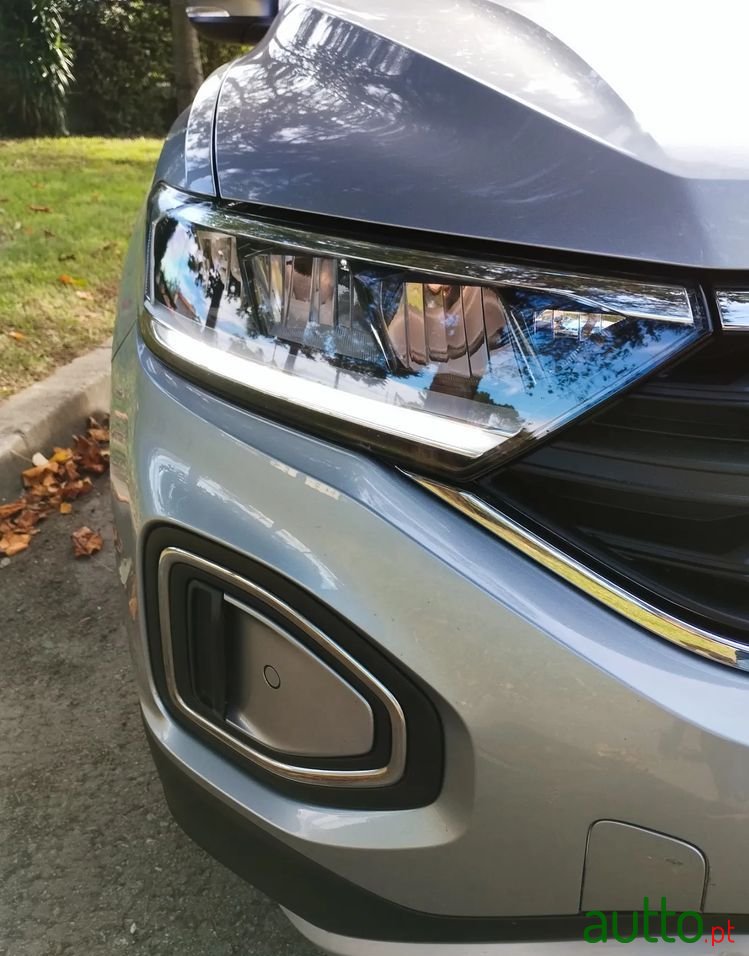 2023' Volkswagen T-Roc 1.0 Tsi photo #2