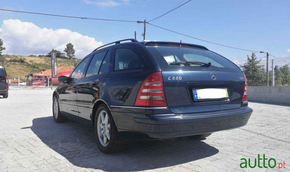 2002' Mercedes-Benz C-220 photo #3