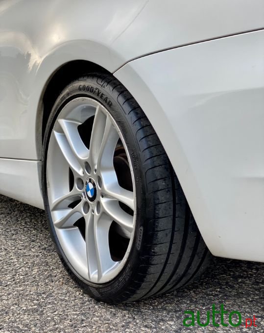 2009' BMW 120 photo #6