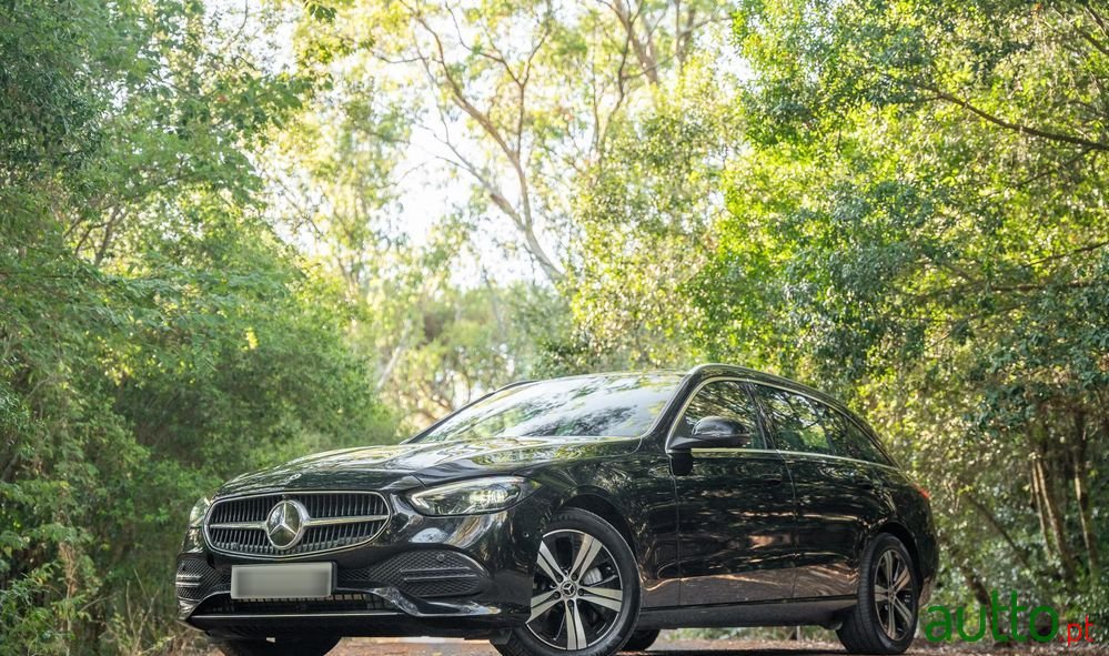 2023' Mercedes-Benz 300 photo #4