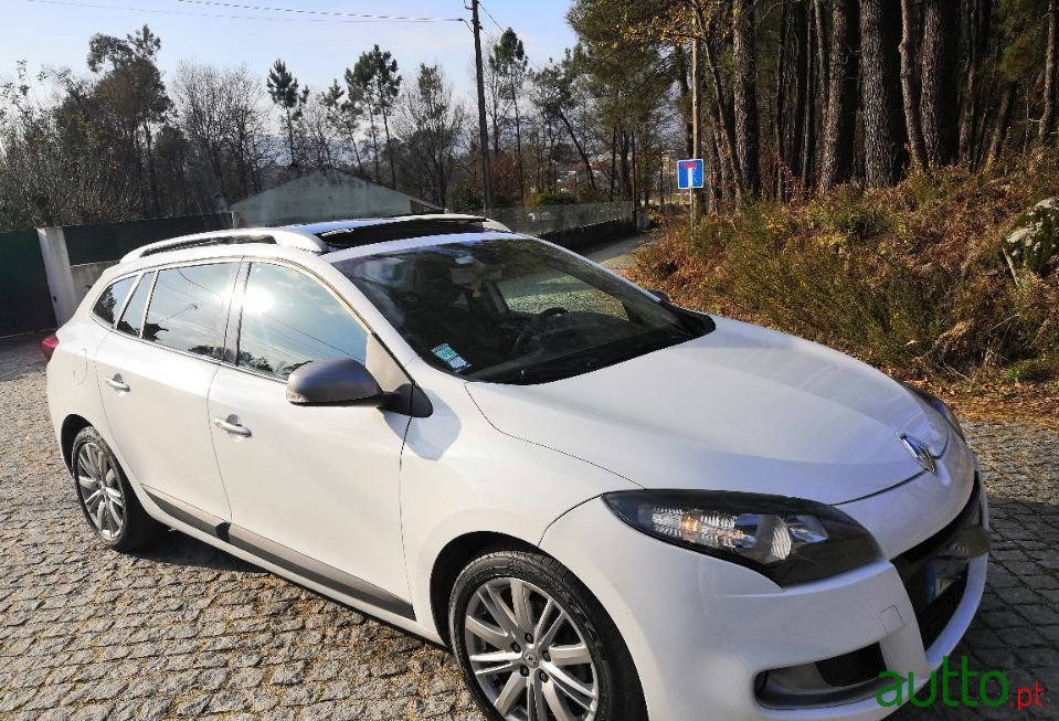 2011' Renault Megane Sport Tourer photo #5