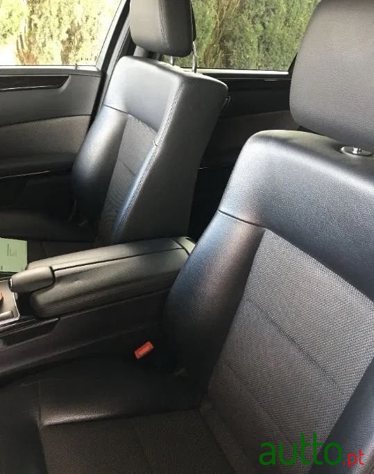 2012' Mercedes-Benz E-250 photo #5