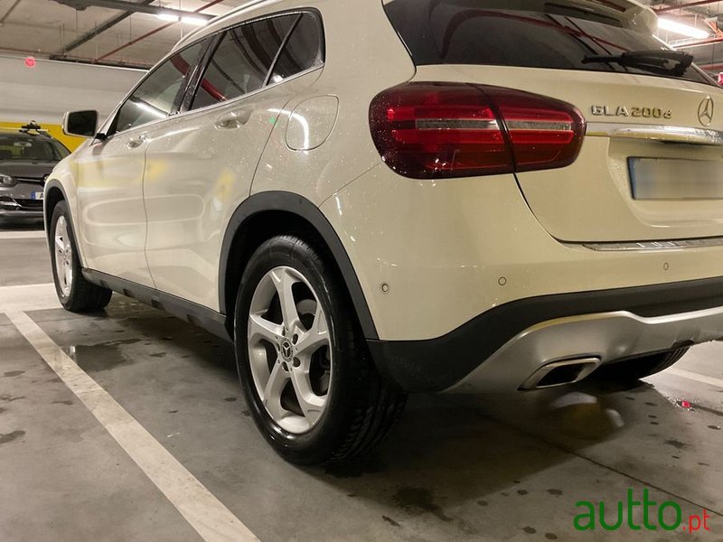 2017' Mercedes-Benz GLA 200 D Urban Aut. photo #5