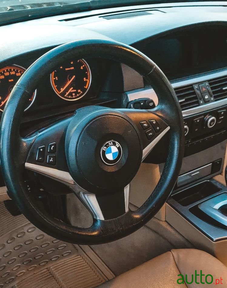 2009' BMW 520 Da Touring photo #5