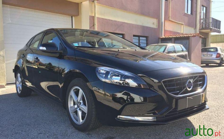 2016' Volvo V40 2.0 D2 Kinetic Eco photo #3