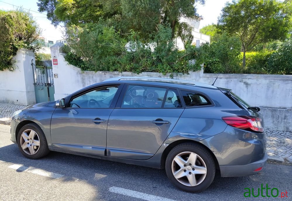 2015' Renault Megane Sport Tourer photo #2