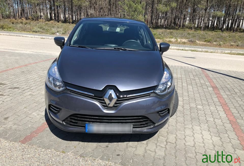 2019' Renault Clio photo #2