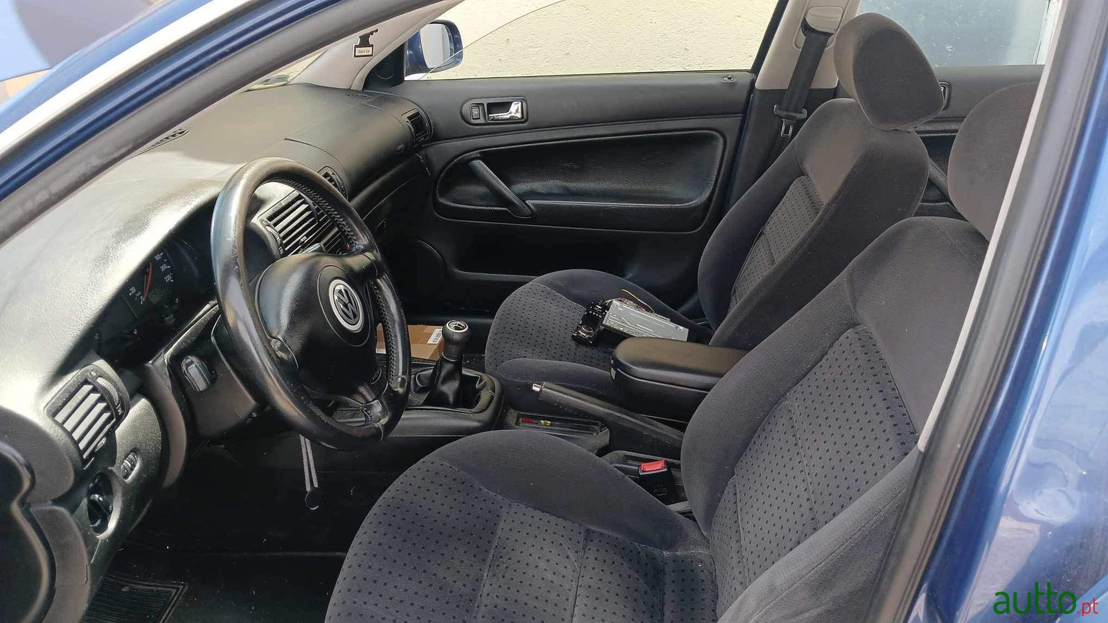 2001' Volkswagen Passat photo #6