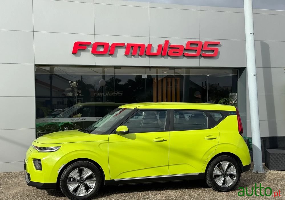 2021' Kia E-Soul photo #2