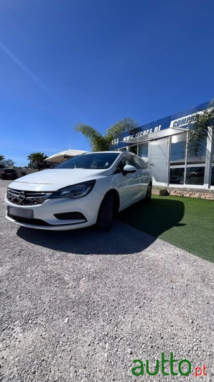 2018' Opel Astra Sports Tourer photo #4