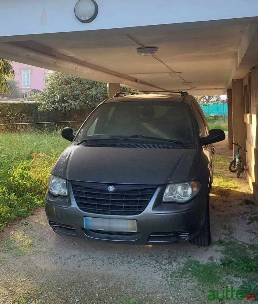 2006' Chrysler Voyager photo #1