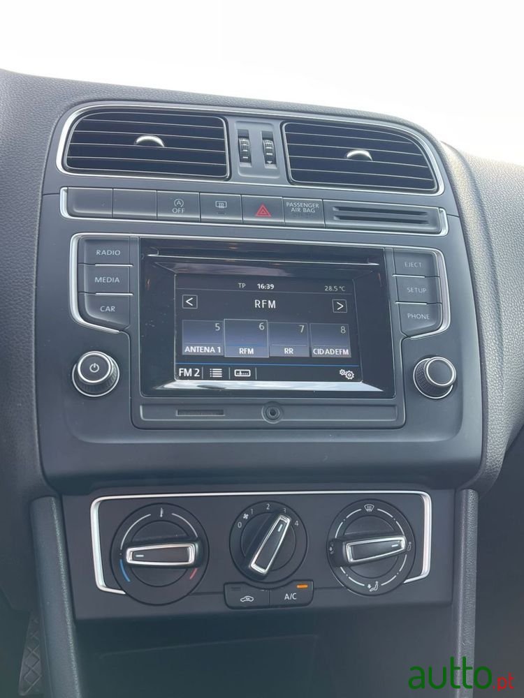 2016' Volkswagen Polo photo #6