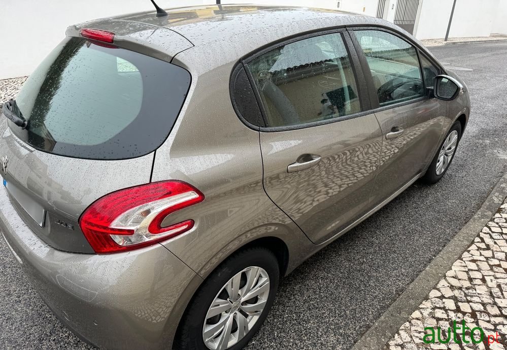 2014' Peugeot 208 photo #6