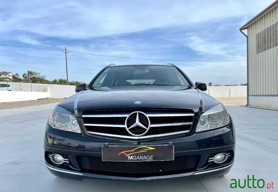 2010' Mercedes-Benz C-220 photo #2