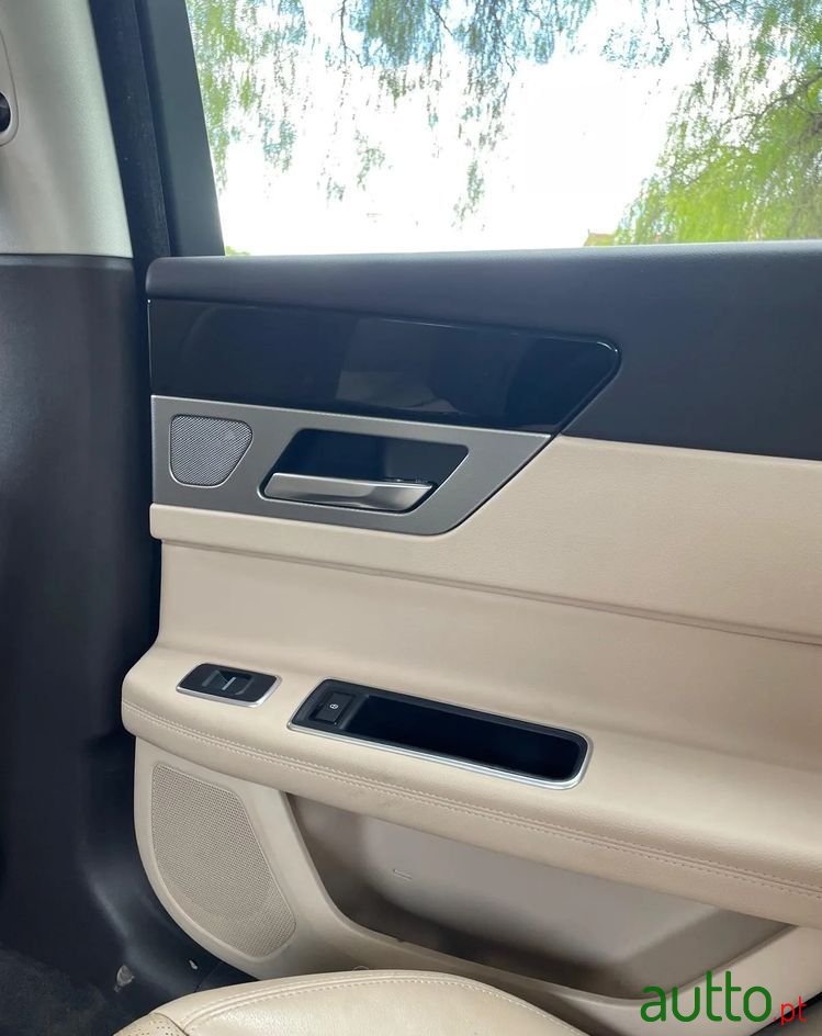 2016' Jaguar XF photo #3