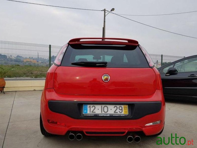 2009' Fiat Punto-Evo photo #2