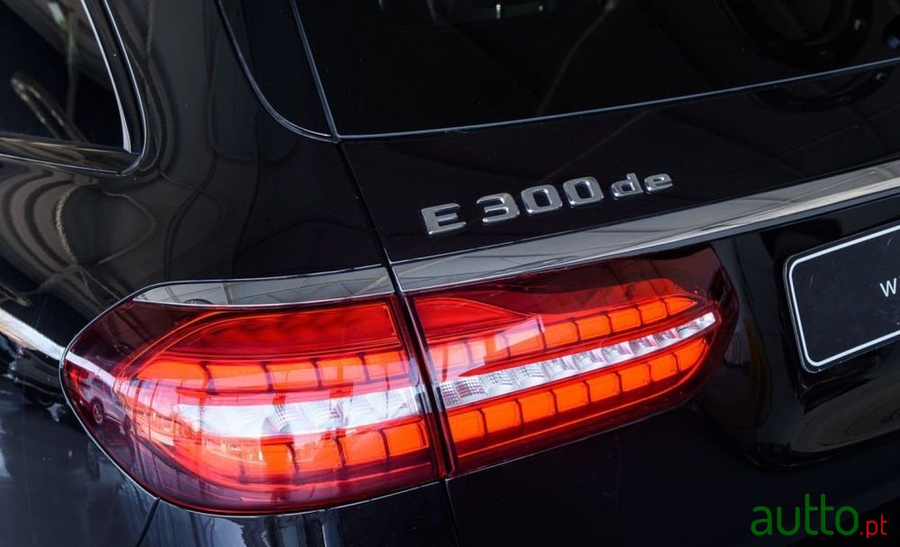 2022' Mercedes-Benz E 300 photo #6