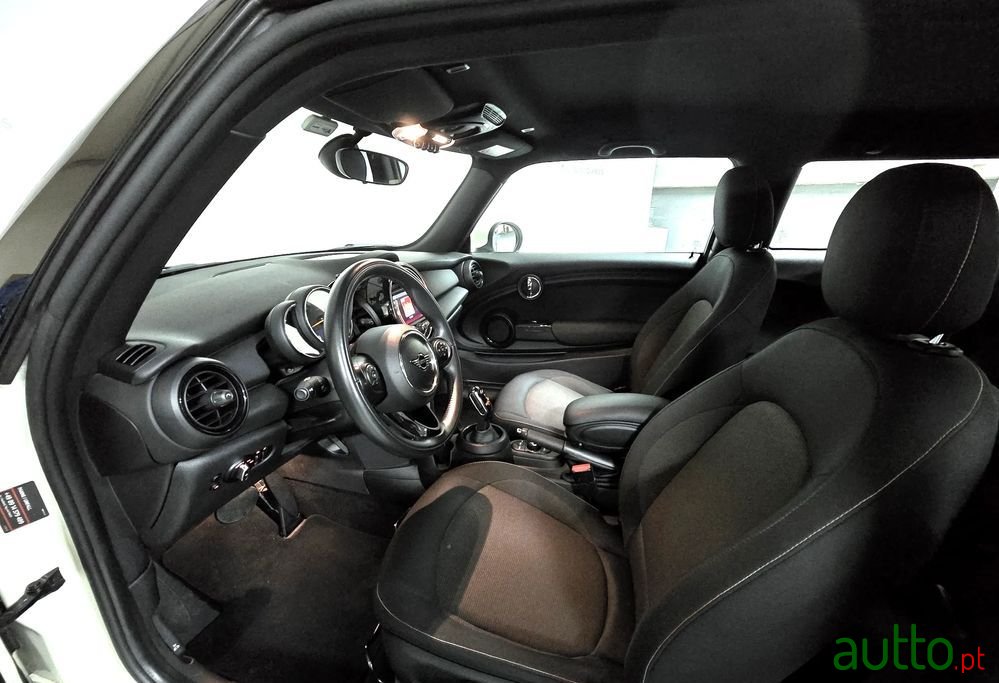 2020' MINI One 3 Portas photo #5