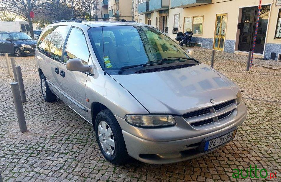 2000' Chrysler Grand Voyager 2.5Td 7Lugares photo #2