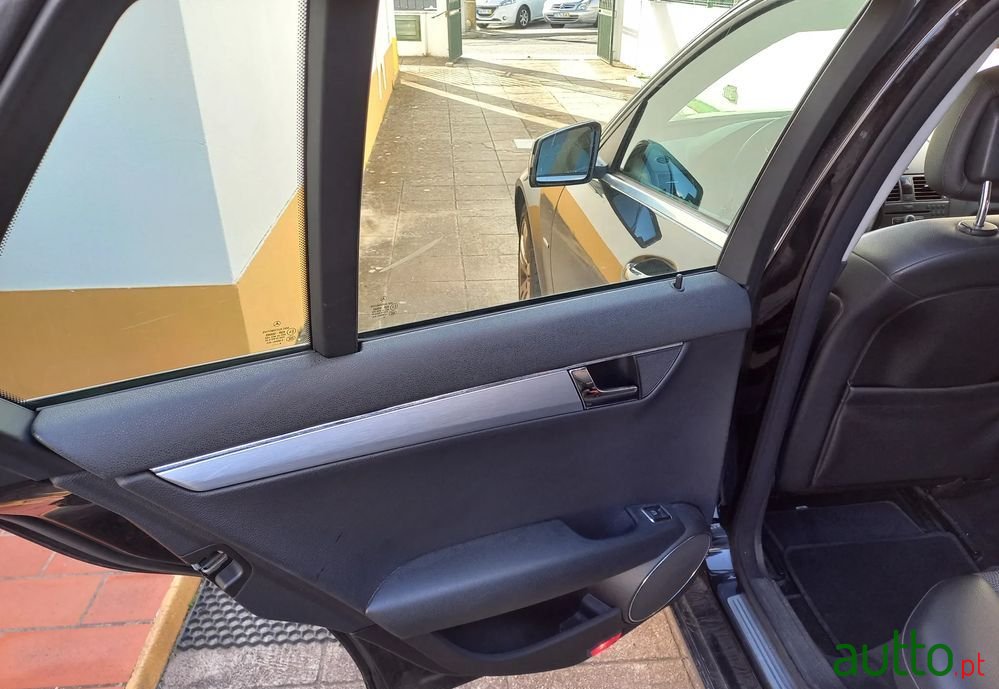 2008' Mercedes-Benz 200 photo #6