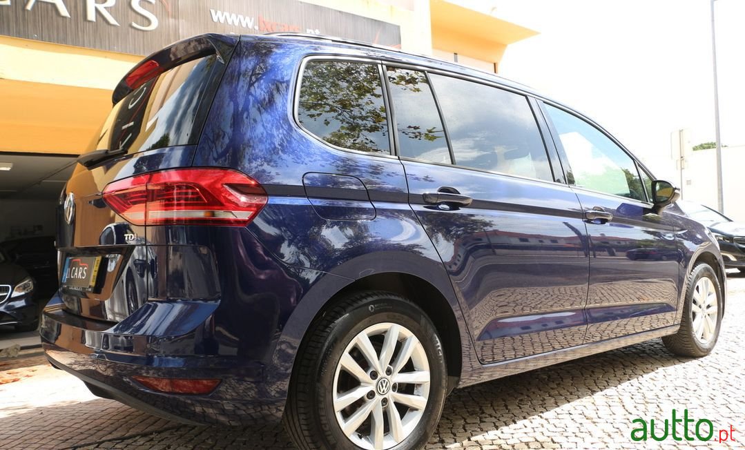 2016' Volkswagen Touran photo #5
