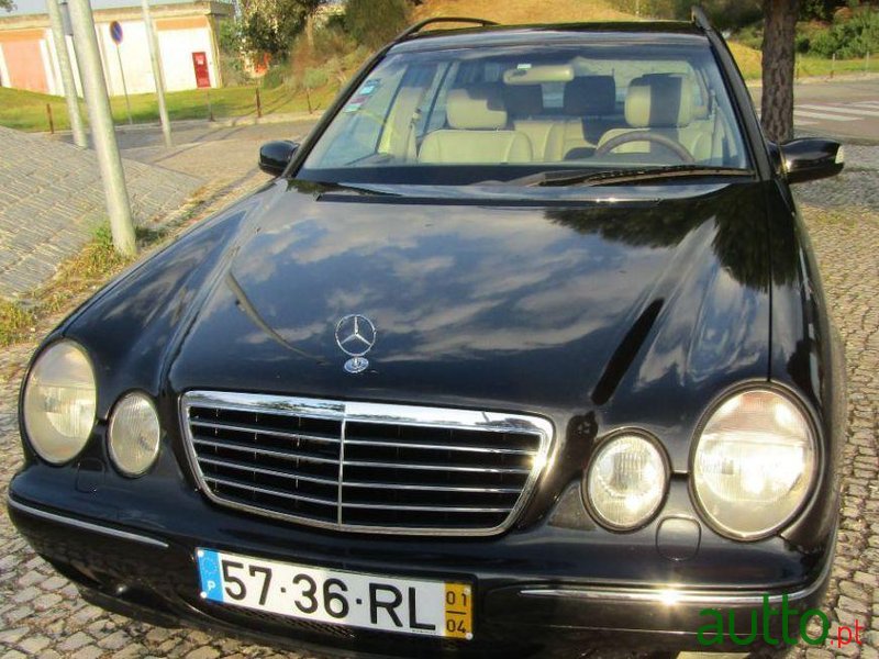 2001' Mercedes-Benz E-270 Avantgarde photo #2