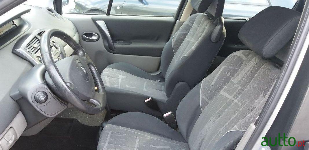 2004' Renault Scenic photo #2