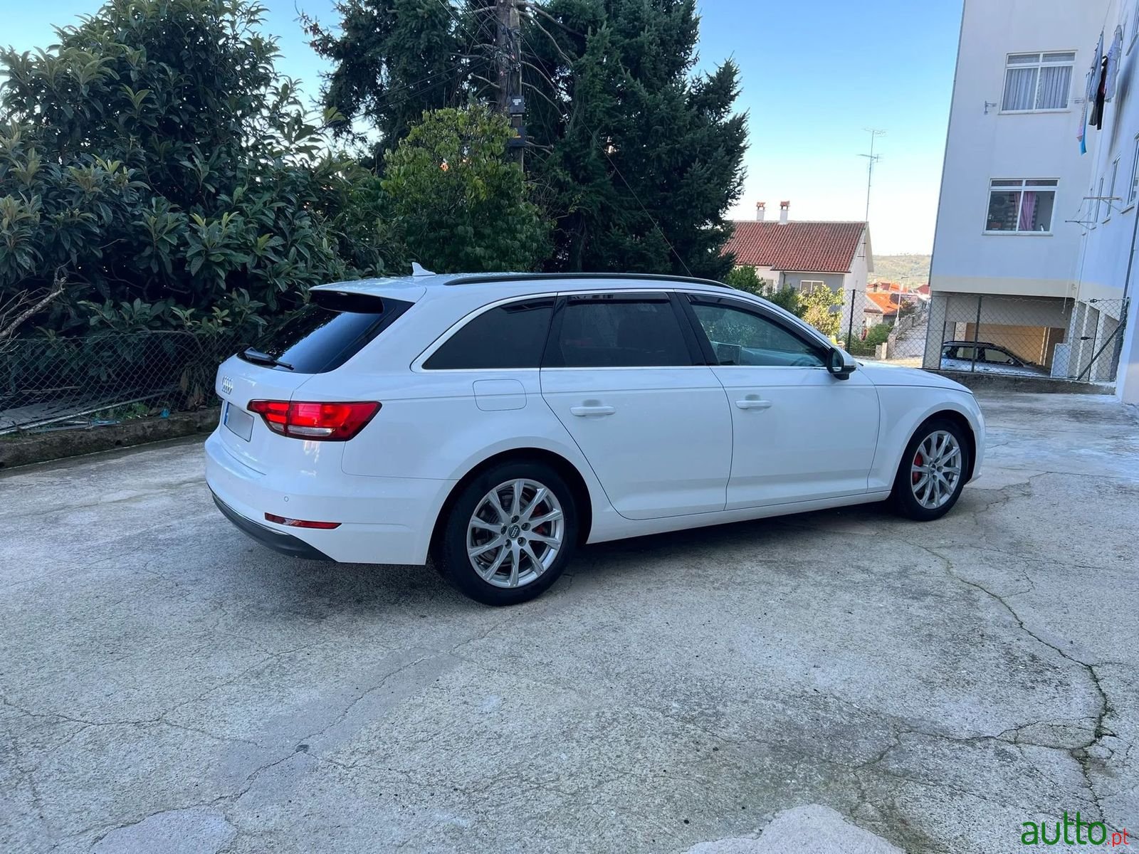 2016' Audi A4 Avant photo #2