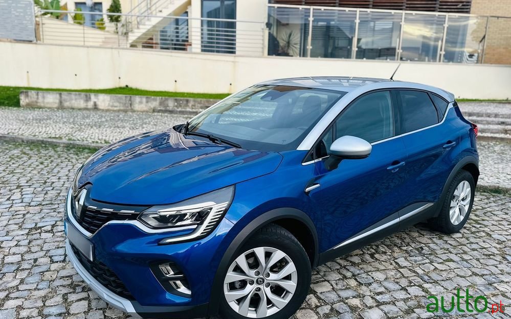 2021' Renault Captur photo #1