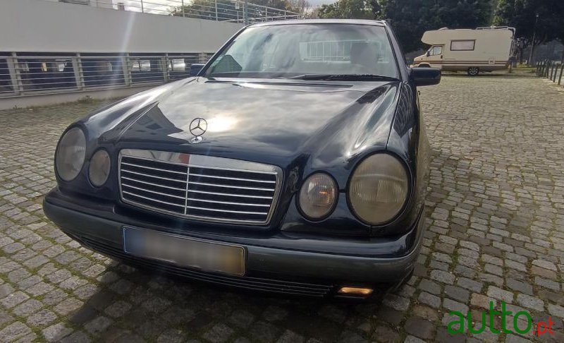 1998' Mercedes-Benz E-250 photo #3