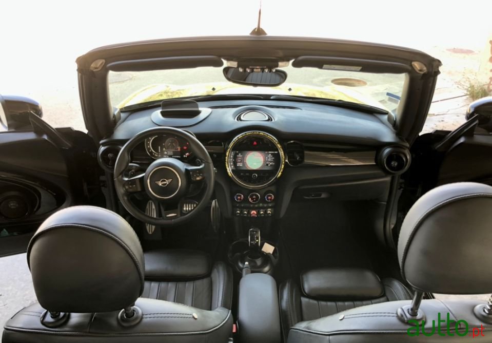 2021' MINI John Cooper Works photo #4