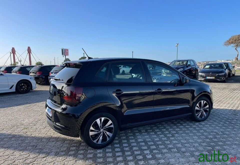 2015' Volkswagen Polo photo #2