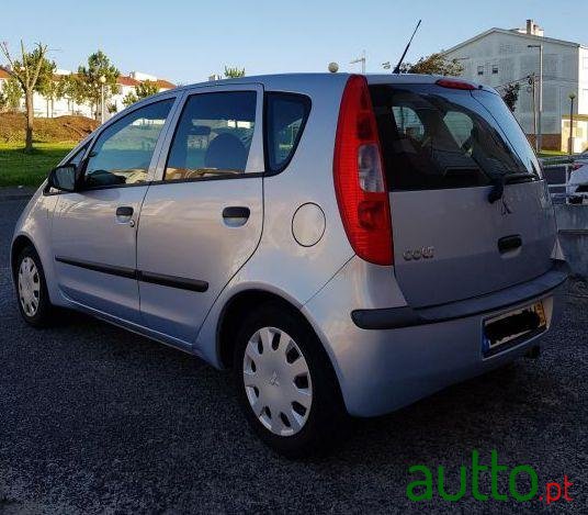 2005' Mitsubishi Colt photo #2