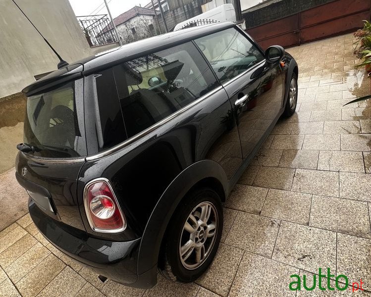 2012' MINI One 3 Portas photo #4