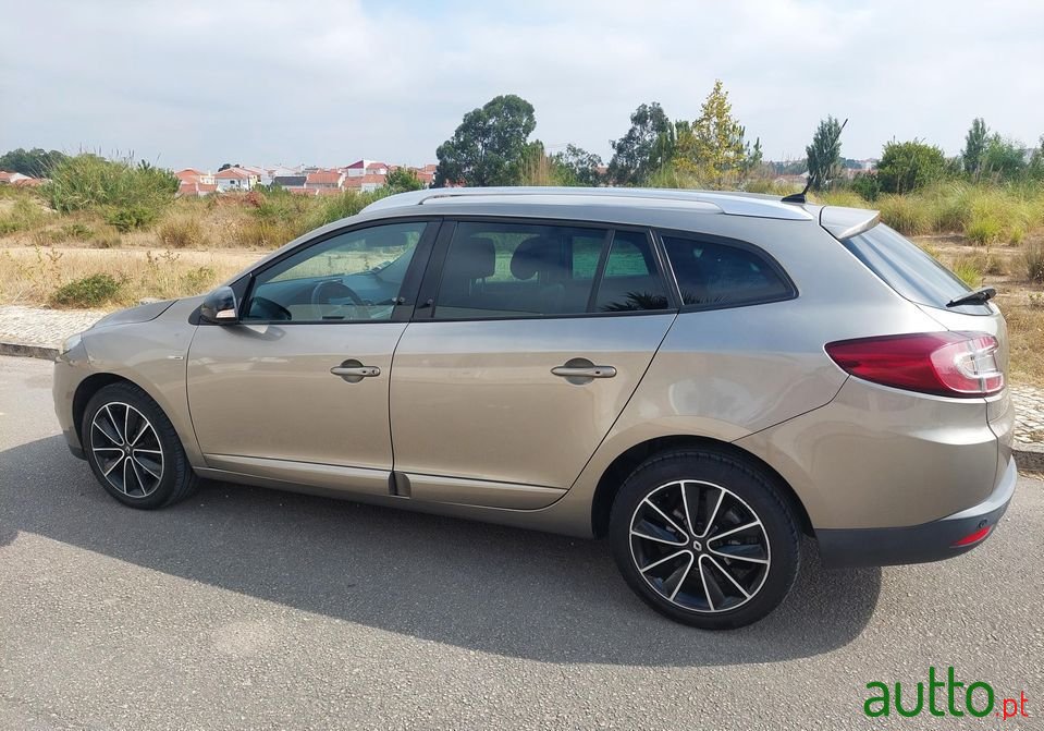 2013' Renault Megane Sport Tourer photo #2